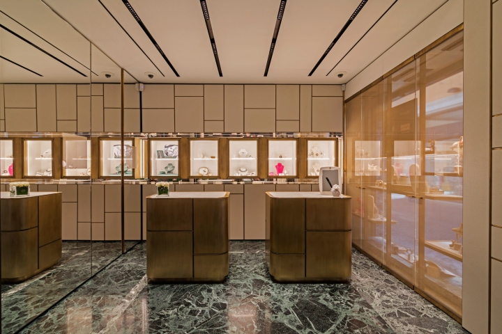 百达翡丽手表展示柜